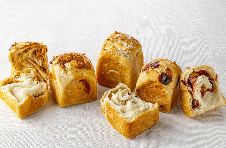 季節限定「いちご」や「バーベキューポーク＆チーズ」も新登場！ワインに合わせたり贈り物にも最適な「塩トリュフバター」などのおしゃれ食パン